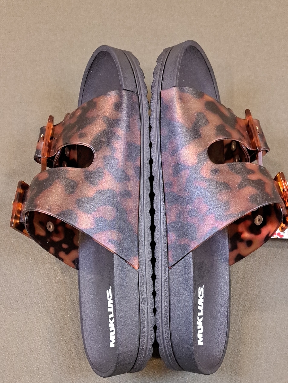Muk Luks Grand Cayman Lucite Sandal - Color: Black Amber Tortoise - Size: 10 - Picture 6 of 11